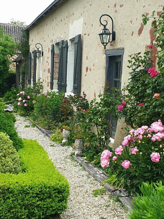 Domaine De La Crapaudine Hotel Rosnay  Exterior photo